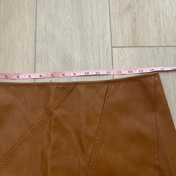 Everyday Chic Women’s Camel Mini Skirt Sz Large - Picture 7 of 7
